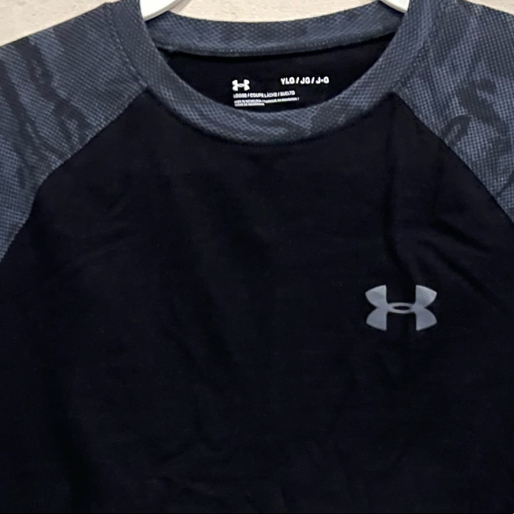 Under Armour boy shirt - Picture 3 of 3